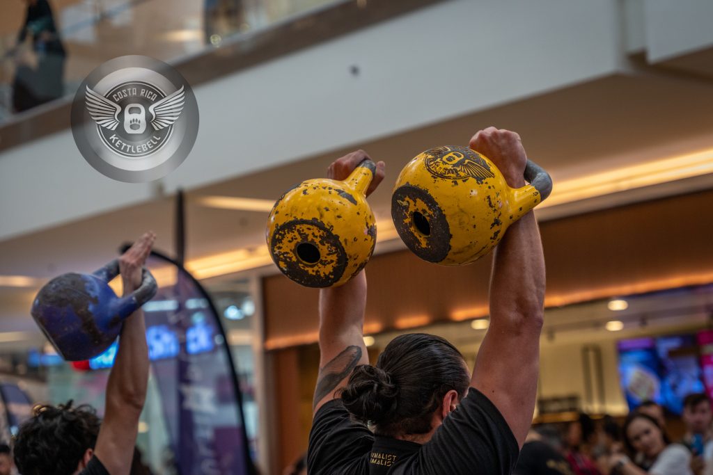 Kettlebells de competencia en uso