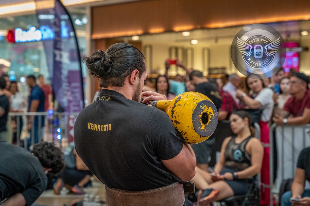 Competencia de kettlebell en Costa Rica